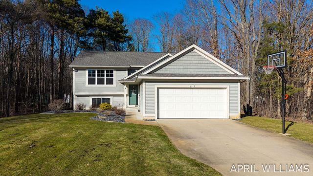 6919 Pinestead Court, Allendale, MI 49401