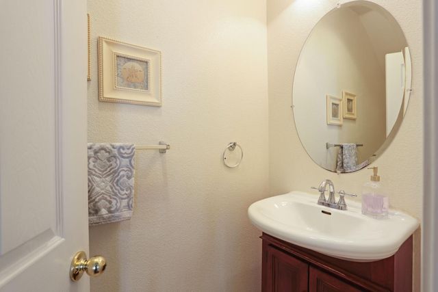 2036 Tiempo Pl, Manteca, CA 95336