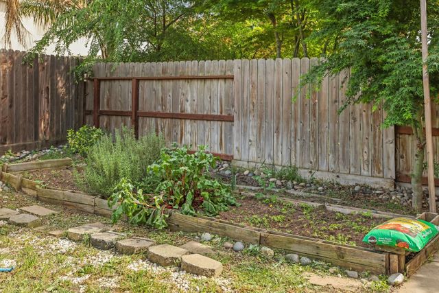 2036 Tiempo Pl, Manteca, CA 95336