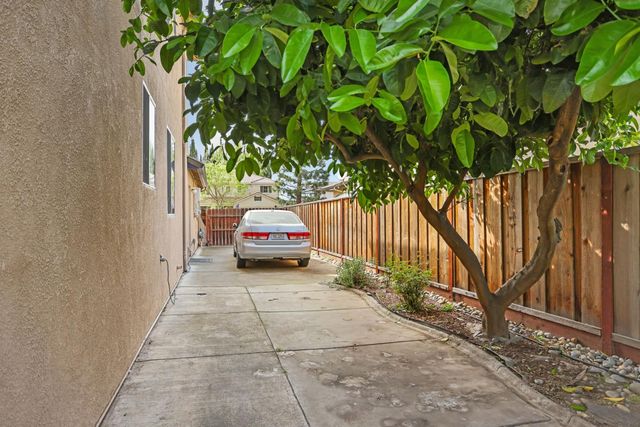 2036 Tiempo Pl, Manteca, CA 95336