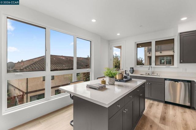 27277 Cosmo Ct, Hayward, CA 94544