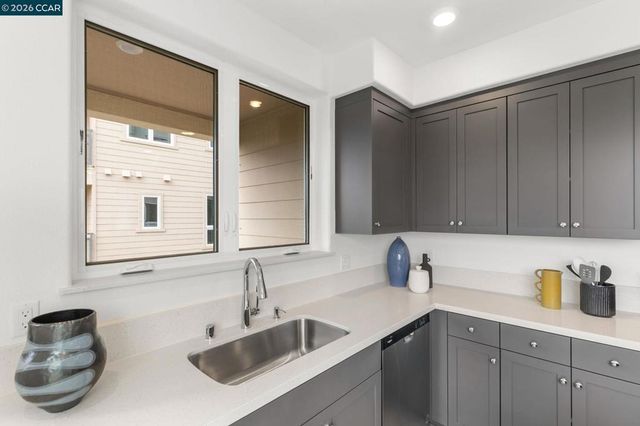 27277 Cosmo Ct, Hayward, CA 94544
