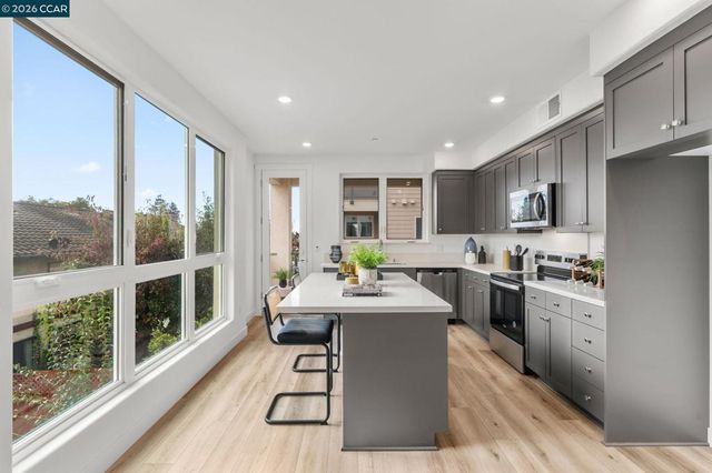27277 Cosmo Ct, Hayward, CA 94544
