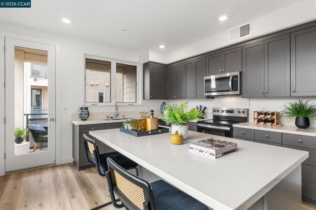 27277 Cosmo Ct, Hayward, CA 94544