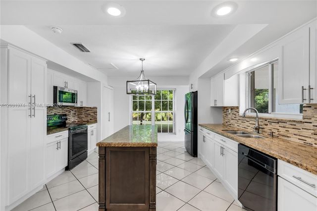 9380 SW 134th St, Miami, FL 33176