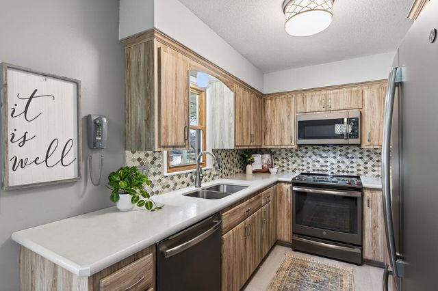 3210 W 110th Street, Bloomington, MN 55431