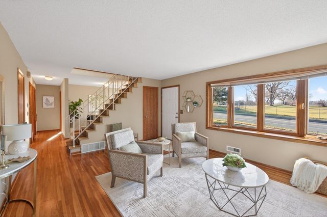 3210 W 110th Street, Bloomington, MN 55431