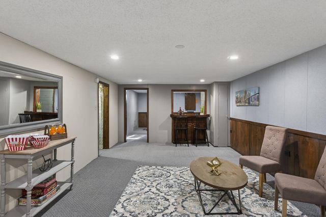 3210 W 110th Street, Bloomington, MN 55431