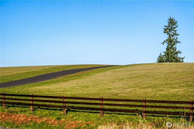 161 Cooper Hill Court, Castle Rock, WA 98611