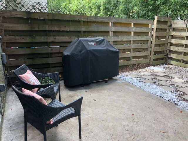 425 Magnolia Ave J, St Simons Island, GA 31522