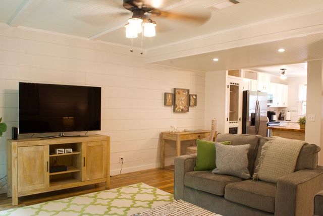 425 Magnolia Ave J, St Simons Island, GA 31522