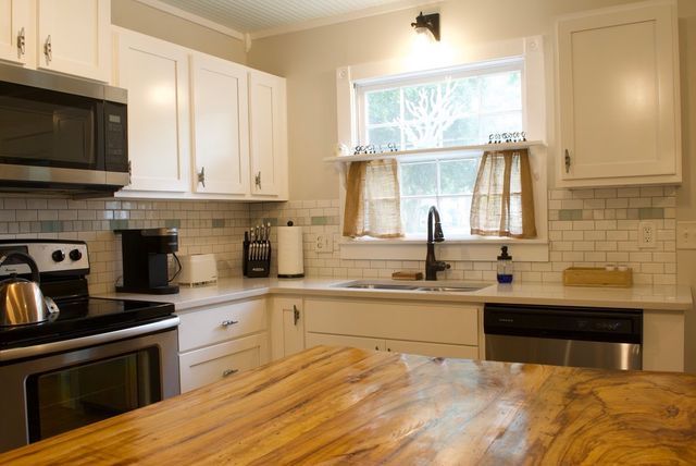 425 Magnolia Ave J, St Simons Island, GA 31522