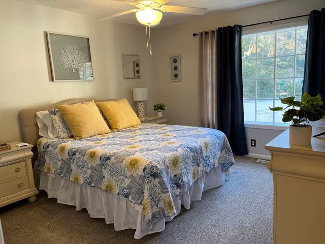 425 Magnolia Ave J, St Simons Island, GA 31522