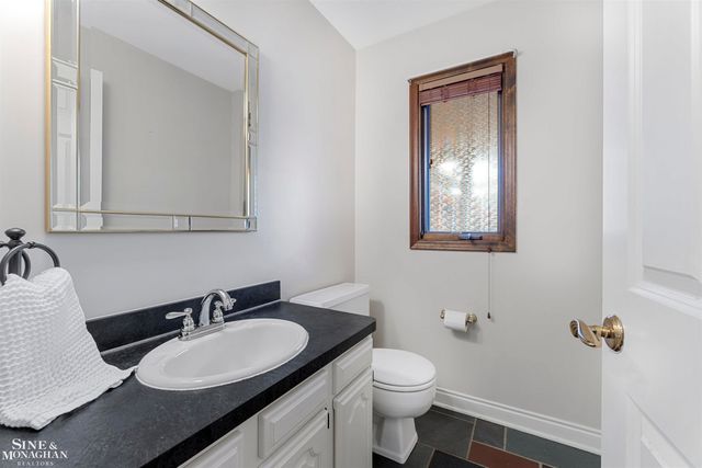 740 Perrien Place Road, Grosse Pointe Woods, MI 48236