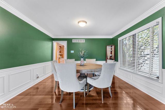 740 Perrien Place Road, Grosse Pointe Woods, MI 48236