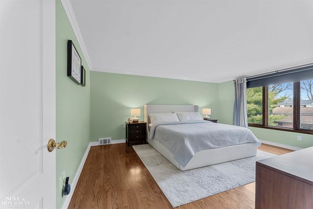 740 Perrien Place Road, Grosse Pointe Woods, MI 48236