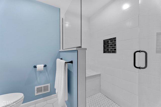 740 Perrien Place Road, Grosse Pointe Woods, MI 48236