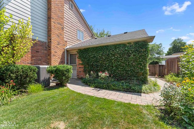 740 Perrien Place Road, Grosse Pointe Woods, MI 48236