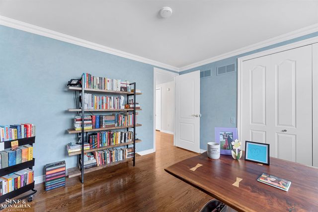 740 Perrien Place Road, Grosse Pointe Woods, MI 48236