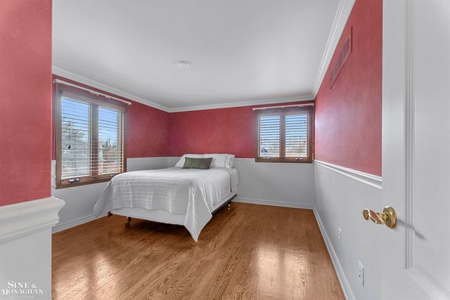 740 Perrien Place Road, Grosse Pointe Woods, MI 48236