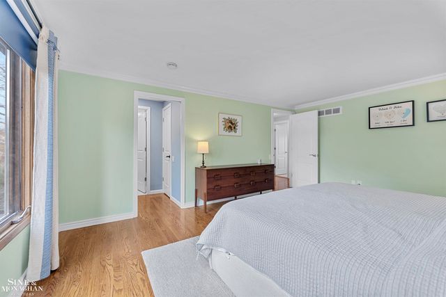 740 Perrien Place Road, Grosse Pointe Woods, MI 48236