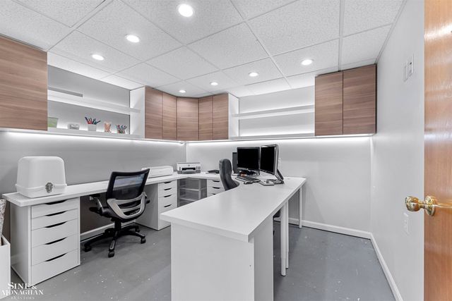 740 Perrien Place Road, Grosse Pointe Woods, MI 48236