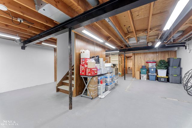 740 Perrien Place Road, Grosse Pointe Woods, MI 48236