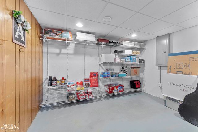 740 Perrien Place Road, Grosse Pointe Woods, MI 48236