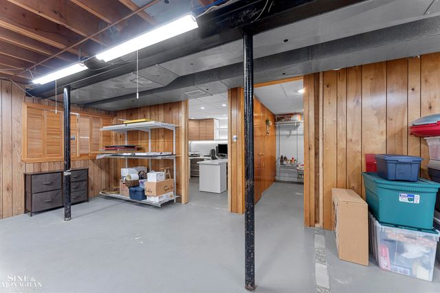 740 Perrien Place Road, Grosse Pointe Woods, MI 48236