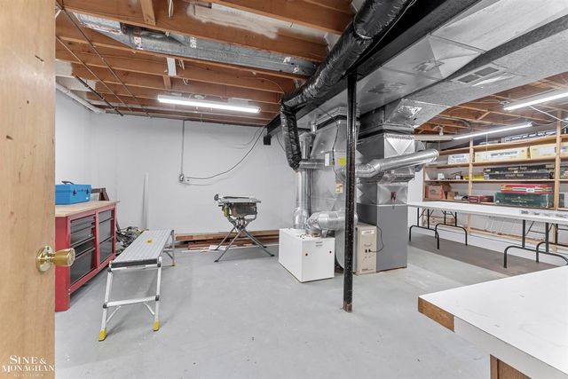 740 Perrien Place Road, Grosse Pointe Woods, MI 48236