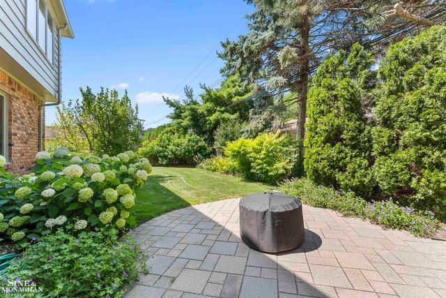 740 Perrien Place Road, Grosse Pointe Woods, MI 48236