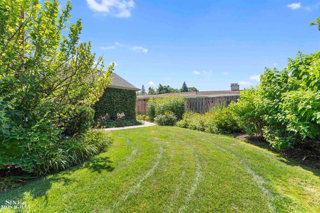 740 Perrien Place Road, Grosse Pointe Woods, MI 48236