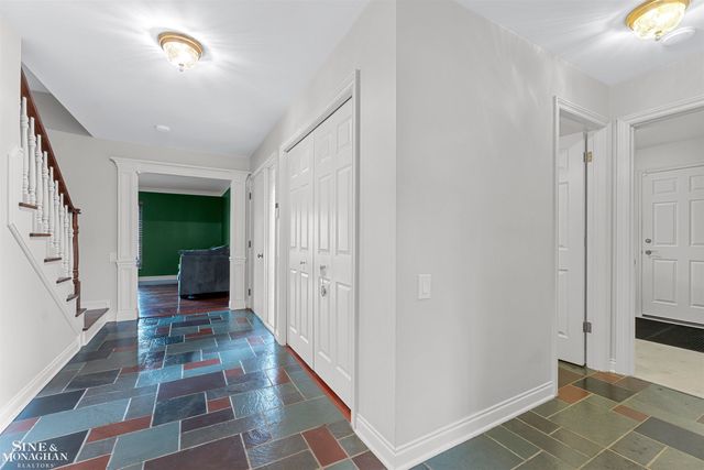 740 Perrien Place Road, Grosse Pointe Woods, MI 48236