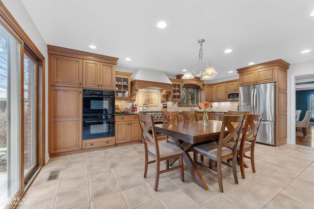 740 Perrien Place Road, Grosse Pointe Woods, MI 48236