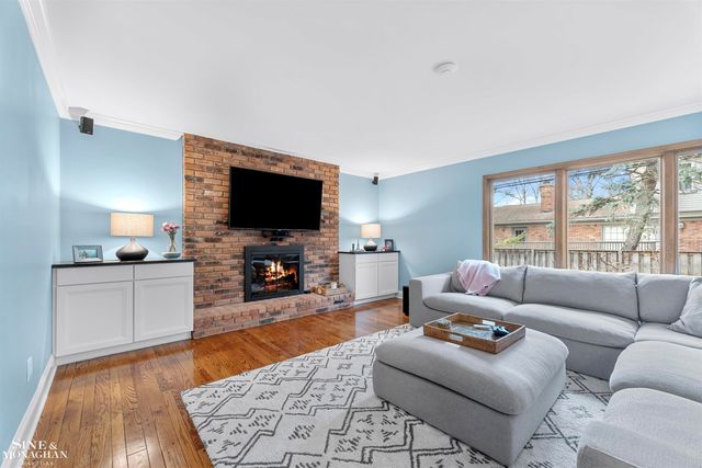 740 Perrien Place Road, Grosse Pointe Woods, MI 48236