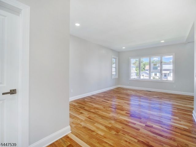 735 Vernon Ave, Kenilworth Boro, NJ 07033