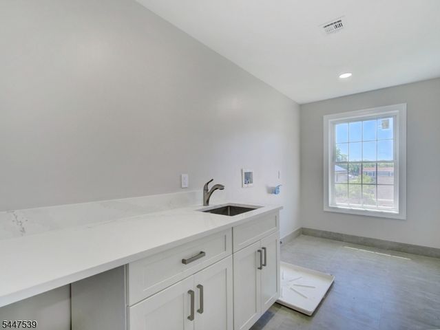 735 Vernon Ave, Kenilworth Boro, NJ 07033