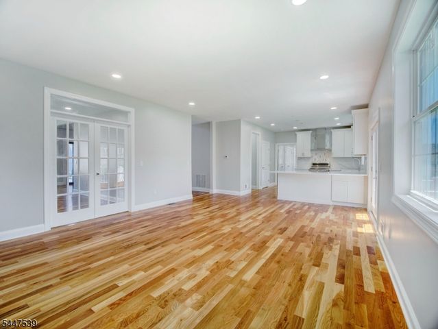 735 Vernon Ave, Kenilworth Boro, NJ 07033