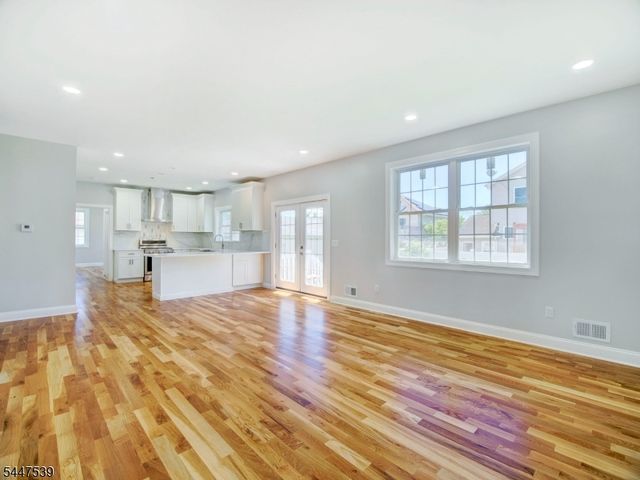 735 Vernon Ave, Kenilworth Boro, NJ 07033