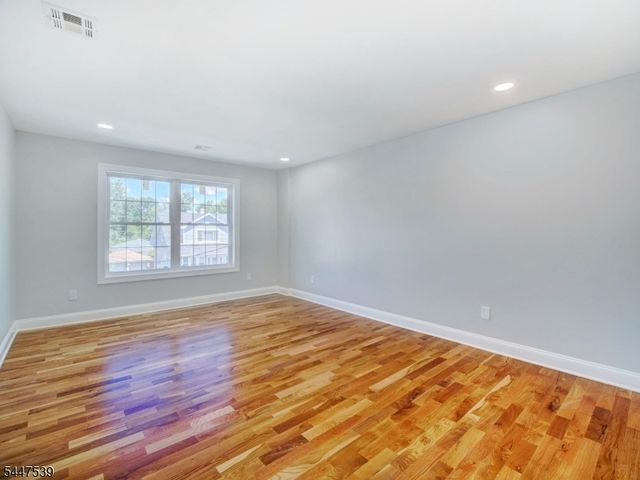 735 Vernon Ave, Kenilworth Boro, NJ 07033