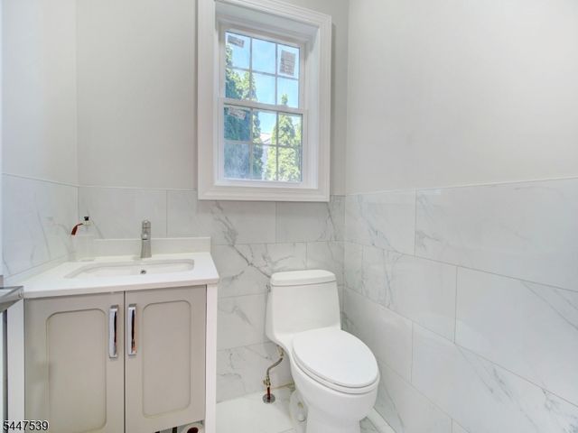 735 Vernon Ave, Kenilworth Boro, NJ 07033