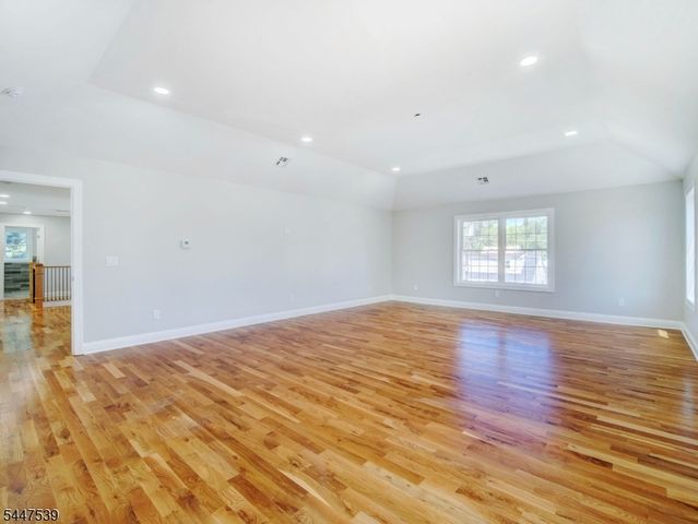 735 Vernon Ave, Kenilworth Boro, NJ 07033