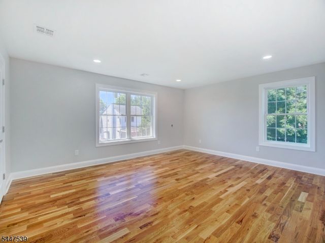 735 Vernon Ave, Kenilworth Boro, NJ 07033