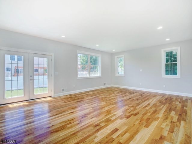 735 Vernon Ave, Kenilworth Boro, NJ 07033