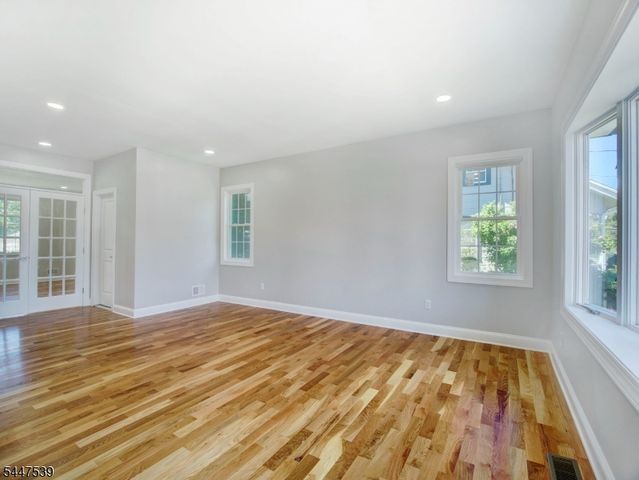 735 Vernon Ave, Kenilworth Boro, NJ 07033