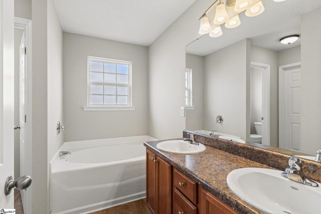 8 Heatherfield Drive, Simpsonville, SC 29680