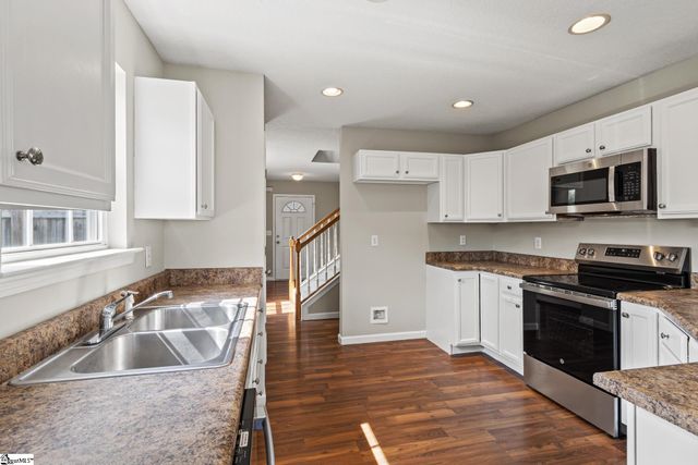 8 Heatherfield Drive, Simpsonville, SC 29680