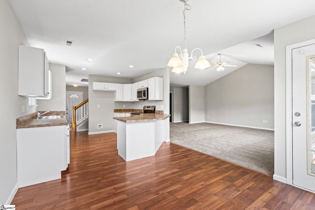 8 Heatherfield Drive, Simpsonville, SC 29680
