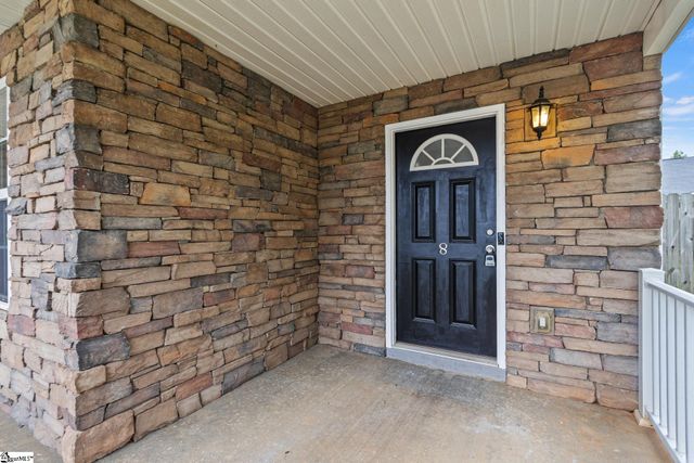 8 Heatherfield Drive, Simpsonville, SC 29680
