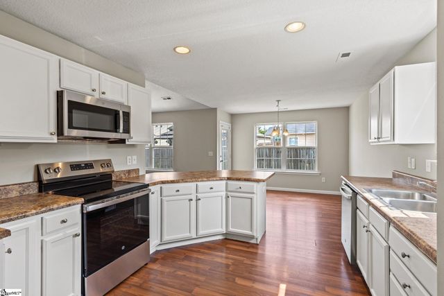 8 Heatherfield Drive, Simpsonville, SC 29680